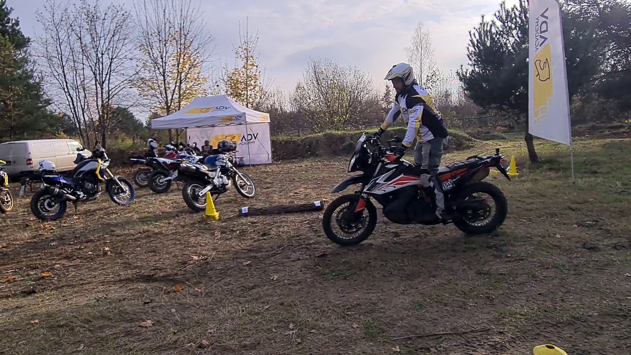 Metoda na glebę czyli jak podnosić motocykl - KTM 790 ADV R