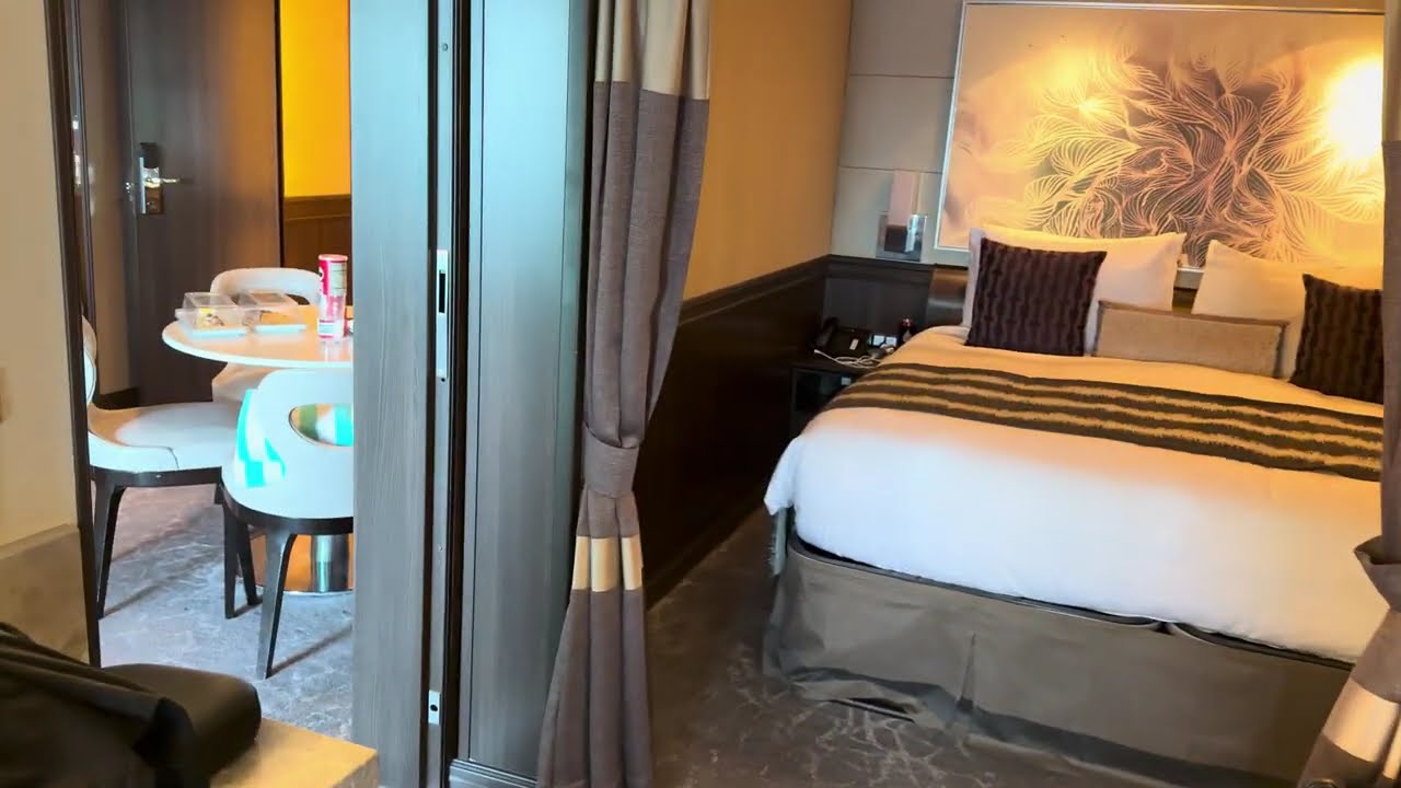 NCL Jewel 11006 2-Bedroom Deluxe Family Suite with Balcony