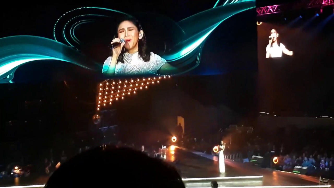 Regine Velasquez and Sarah Geronimo (Regine Kisses Sarah Offstage) Best Live Duet Ever! R3.0