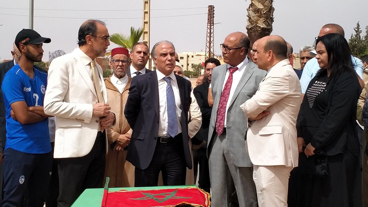 عامل إقليم خريبكة يدشن ملعب القرب بحي م ش ف و يعطي انطلاقة أشغال إنجاز ملعب 