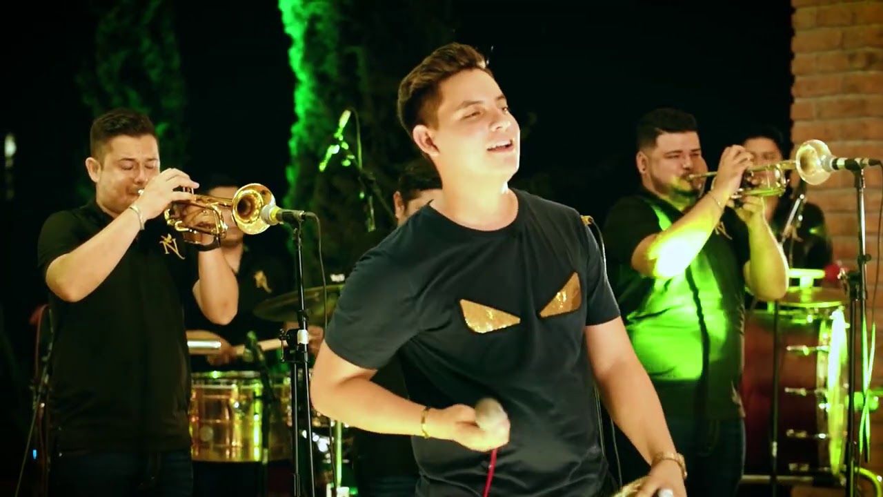 José Pablo - A Través Del Vaso (En Vivo Con Banda)