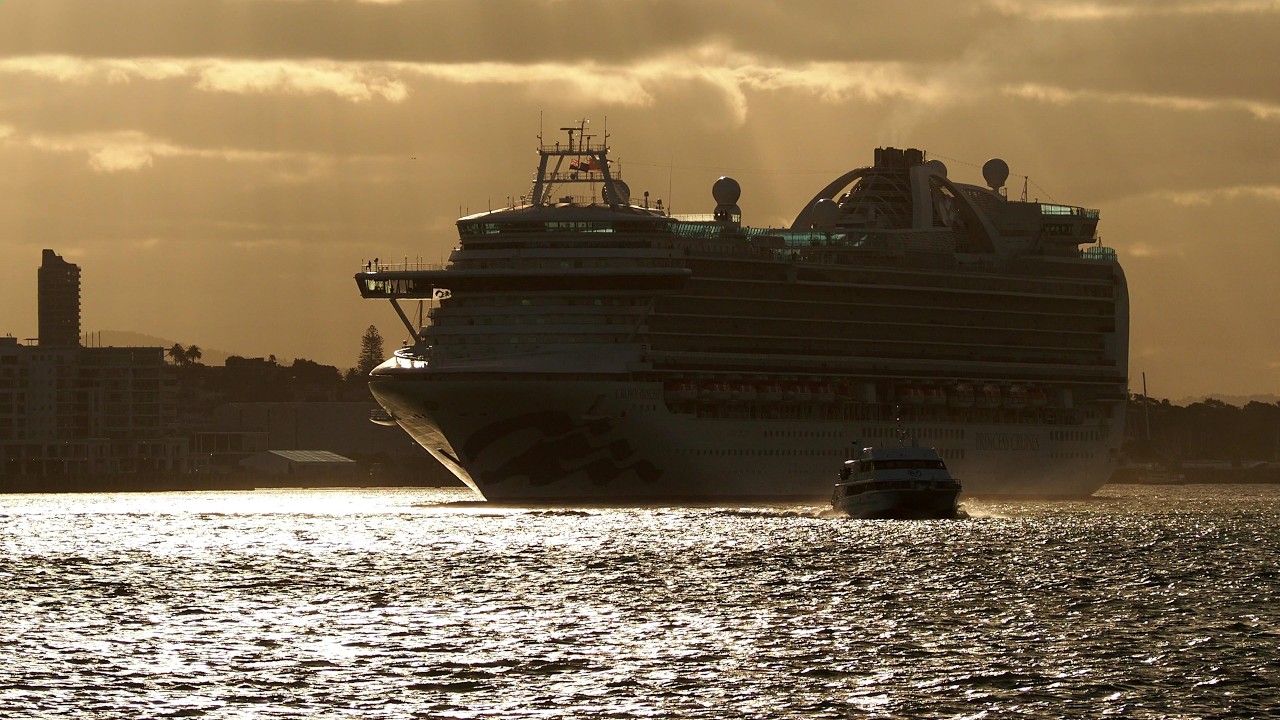 Cruise Ship CROWN PRINCESS Leaves Auckland 4K