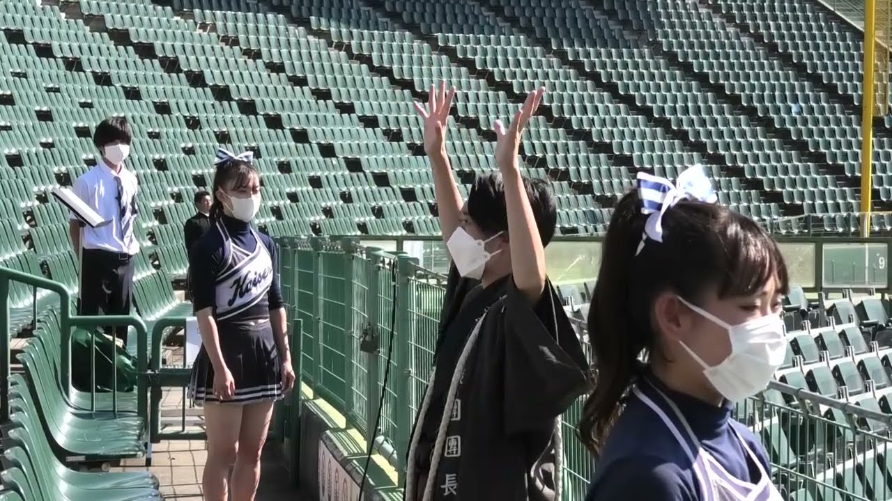 関西大学応援団第100代団長鈴木れな穂　関大野球応援2022秋対立命1回戦　関西大学応援団