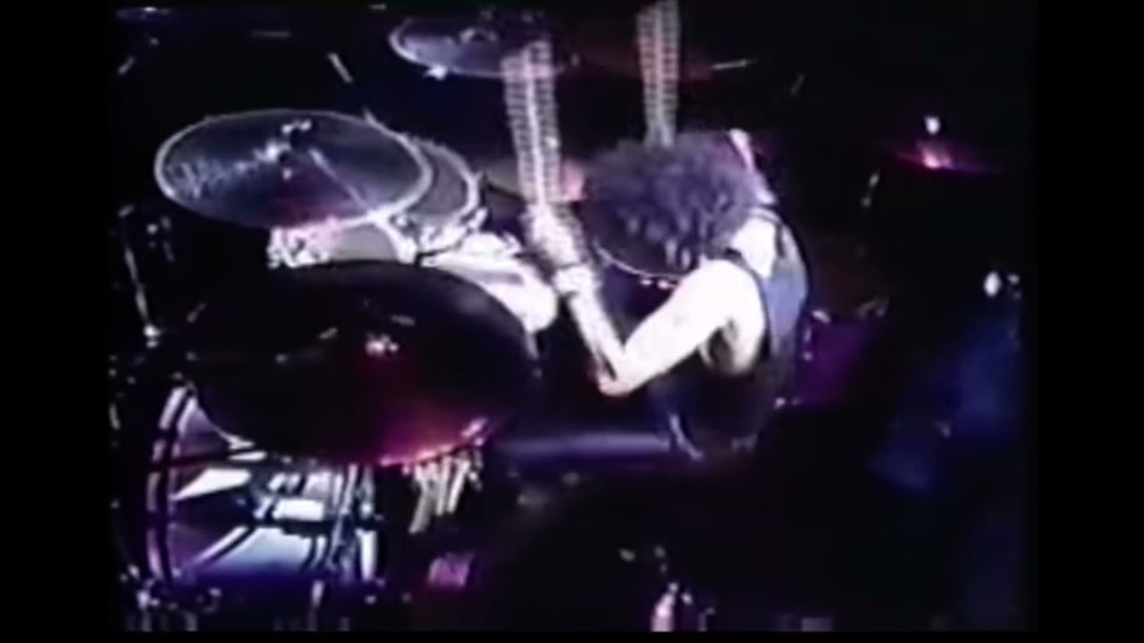 Fred Coury and Jeff LaBar drum solo in Japan 1987