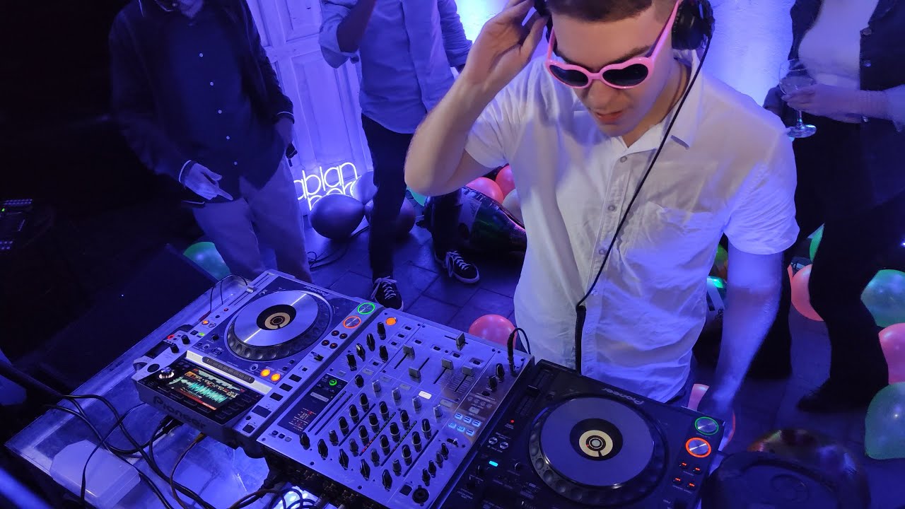 DJ pone Ojitos Lindos! Versiones del tema de Bad Bunny by Fabian Perez Dj