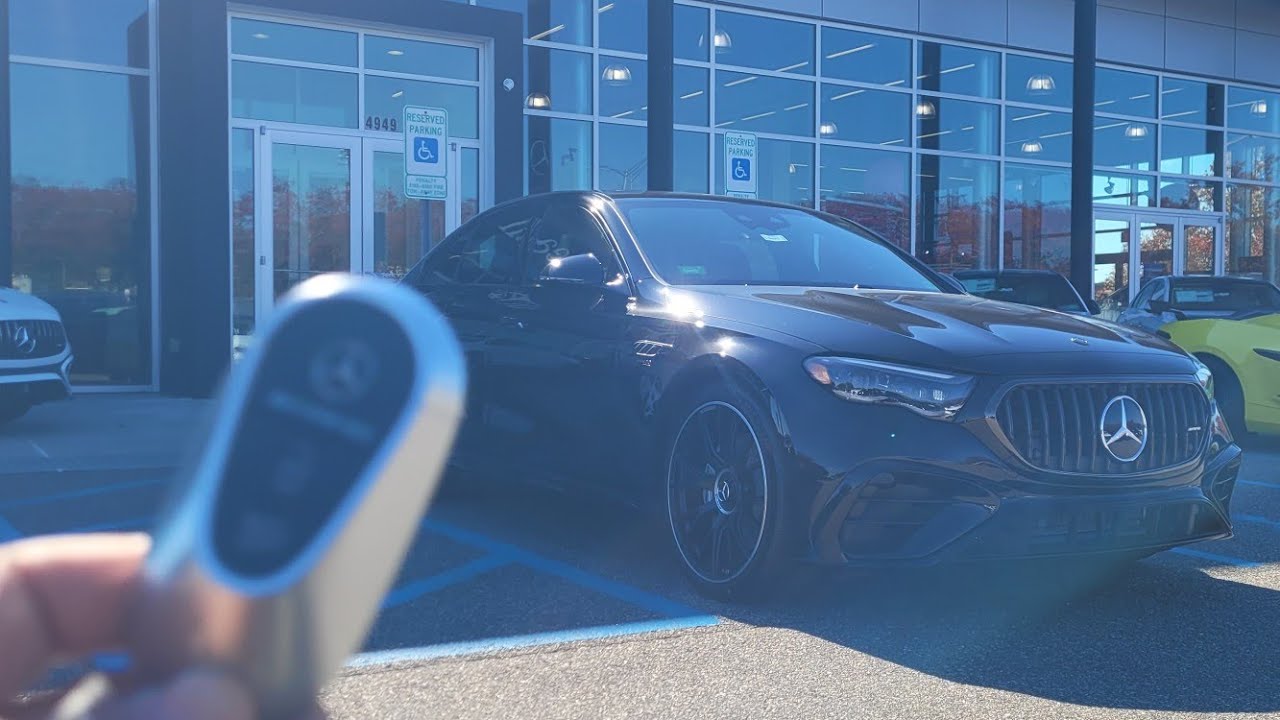 Mercedes-Benz AMG E53 Hybrid 2026 года — это быстрый роскошный седан, который наконец-то заслужив...