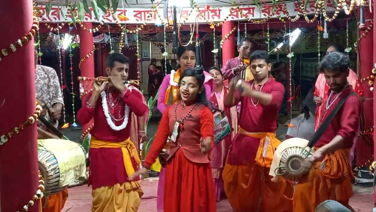 জয় রাধে,আসর কাঁপালেন হরেকৃষ্ণ নাম গেয়ে।পুষ্প মালা সম্প্রদায়। Village life Luxmi.রাধেরাধে।