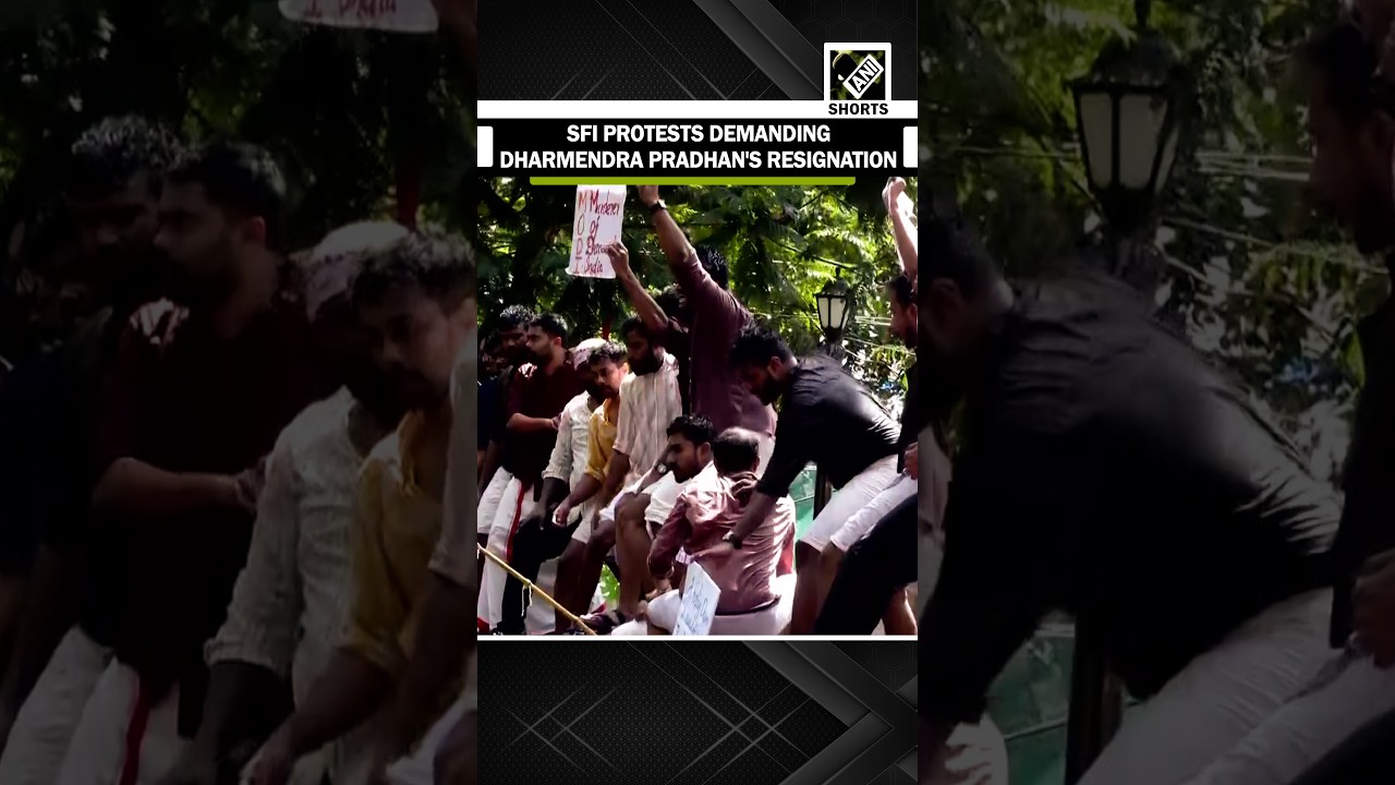 Keralam: SFI protests in Thiruvananthapuram, demands Edu Min Dharmendra Pradhan's resignation