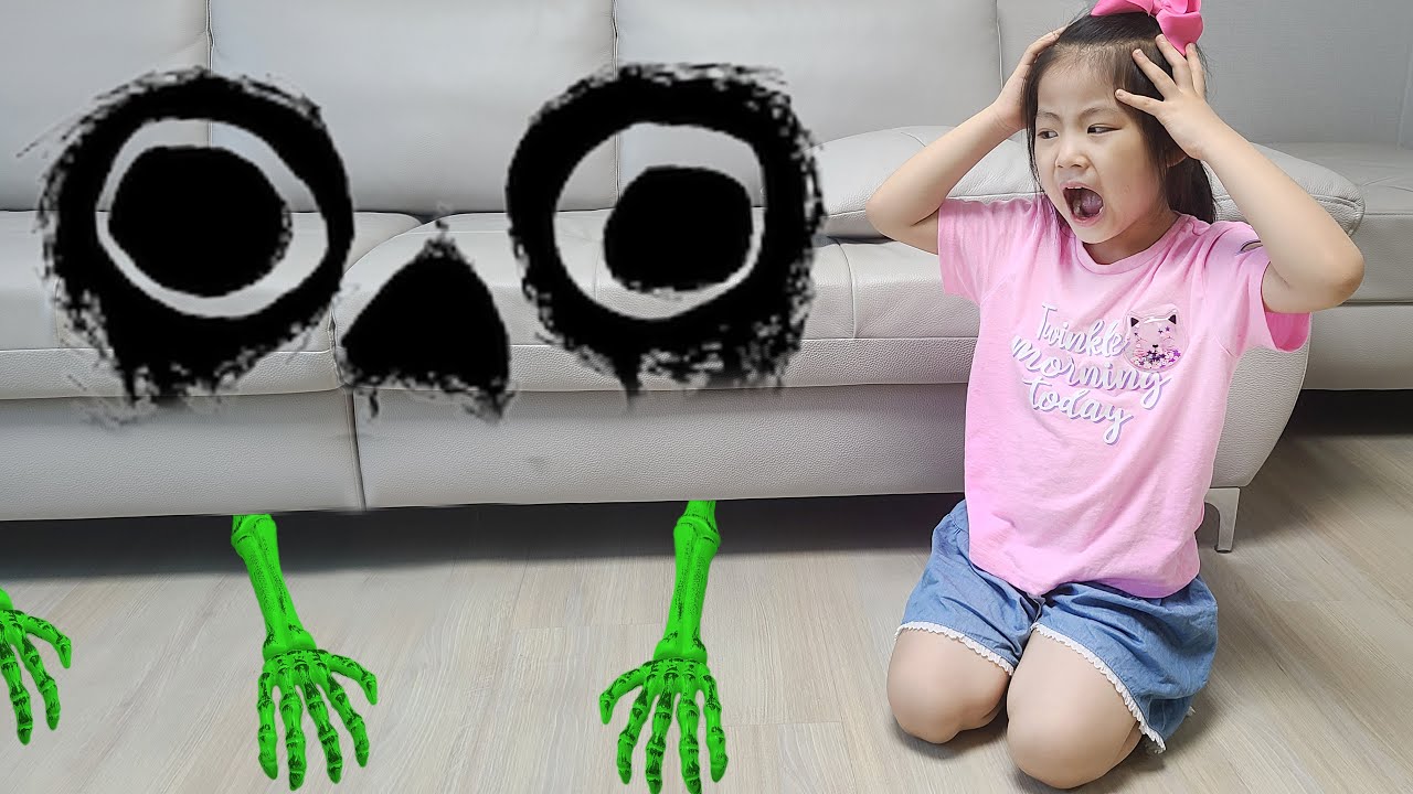 쇼파 밑에 무엇이 있길래? 서은이의 소파밑 괴물 정체 신비아파트 Monster under Sofa
