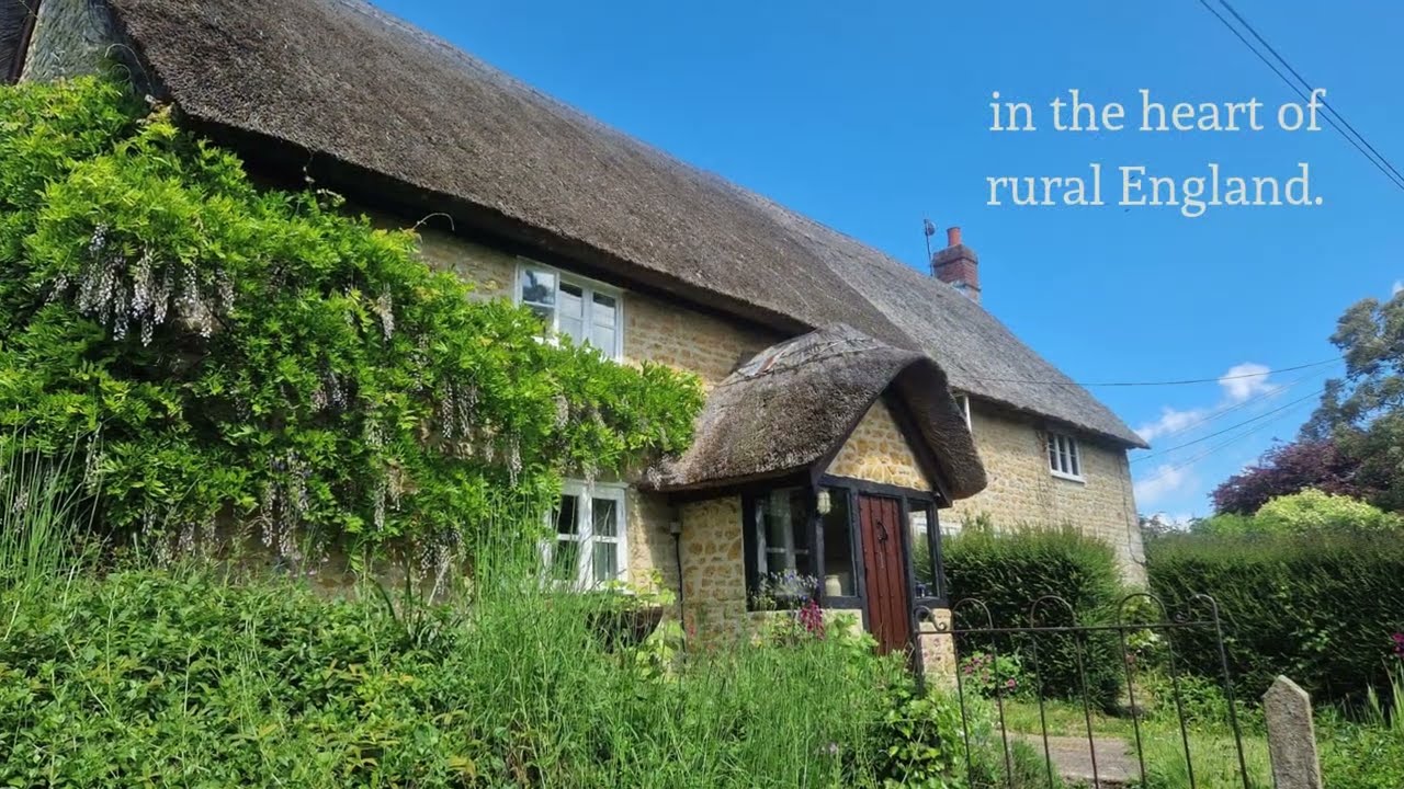 Foot Trails | Characterful Dorset cottages #england #coastalwalks  #cottages #walkinguk