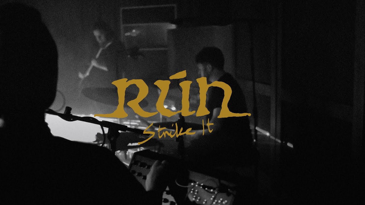 R&uacute;n &ndash; Strike It (Live)