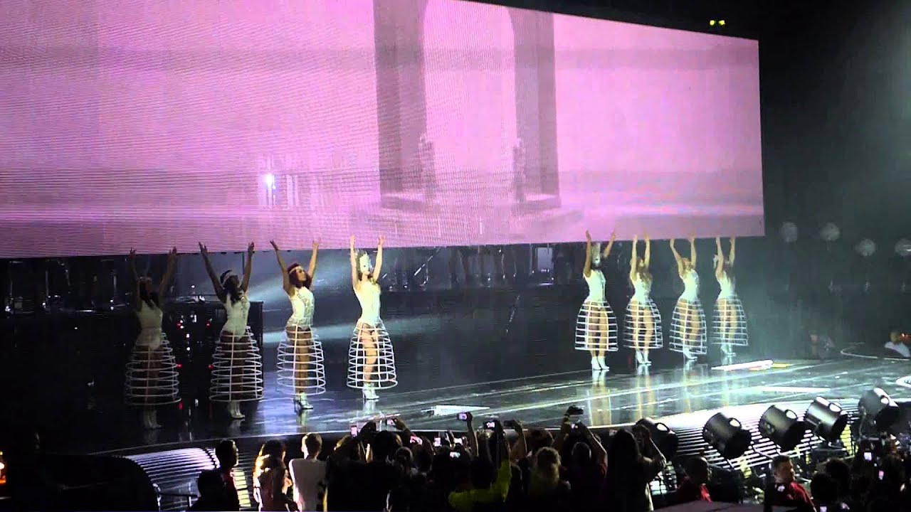 Beyonce Intro + Who run the world (girls) Stockholm Sweden