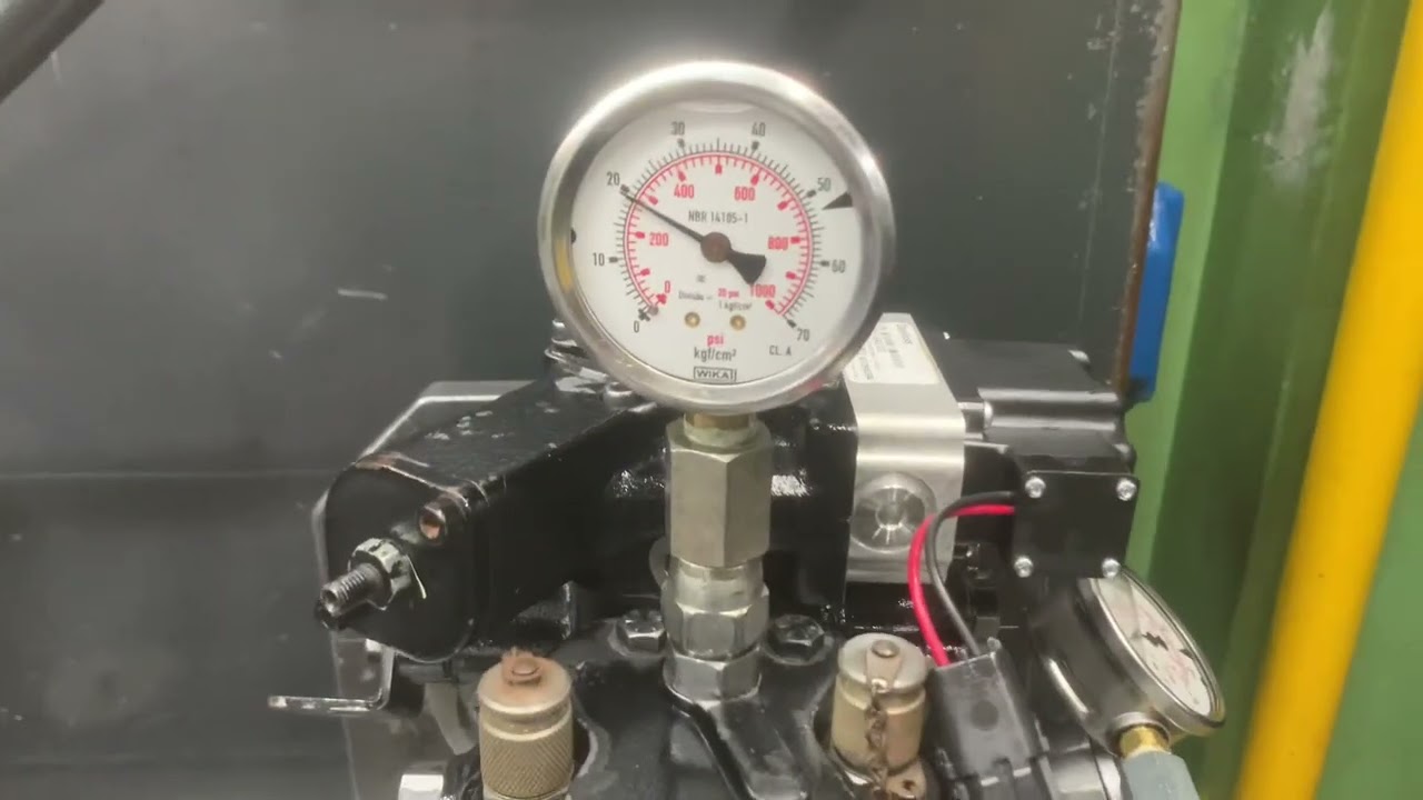 Teste em circuito fechado bomba hidráulica Sauer Danfoss MPV046 C/ controle EDC e motor MF21.