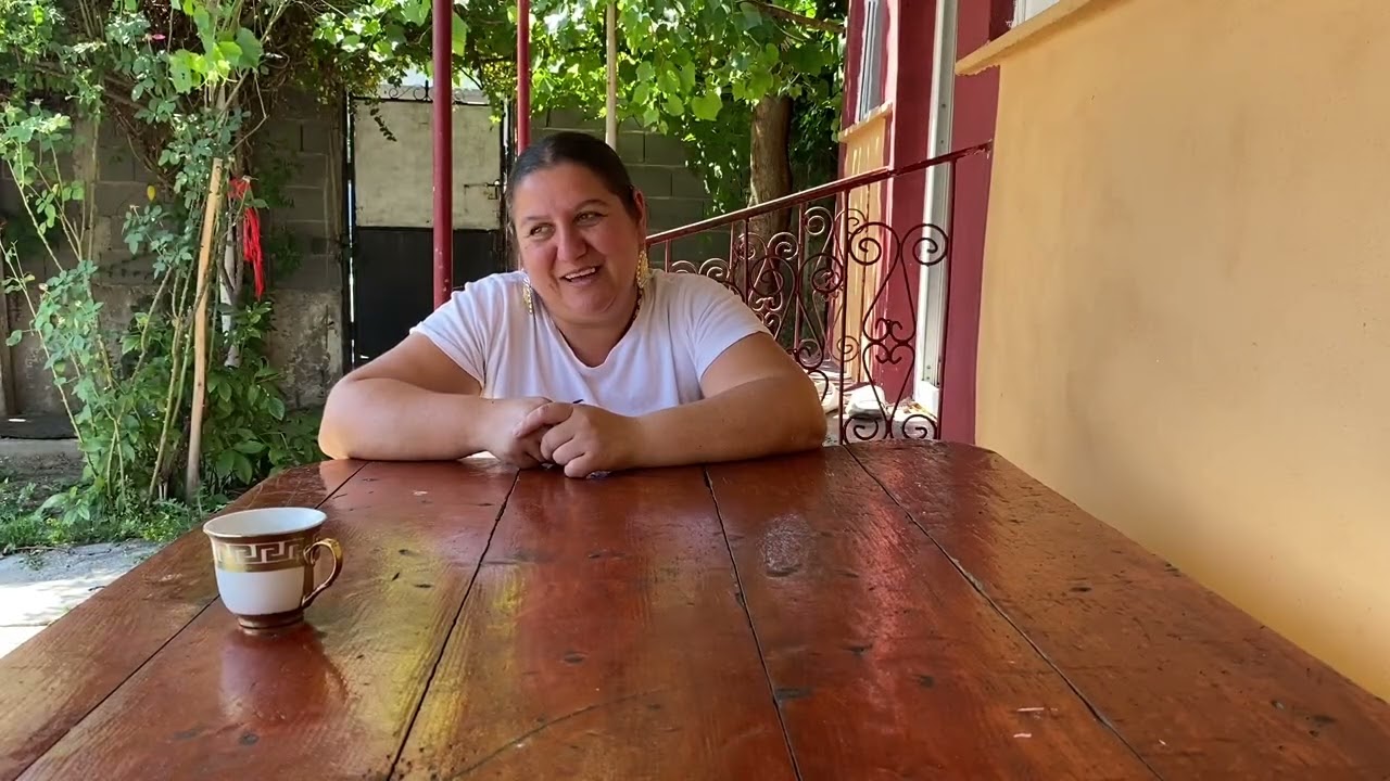 SUNT FOARTE BUCUROASĂ CU CINE PETREC DE SF MARIA 