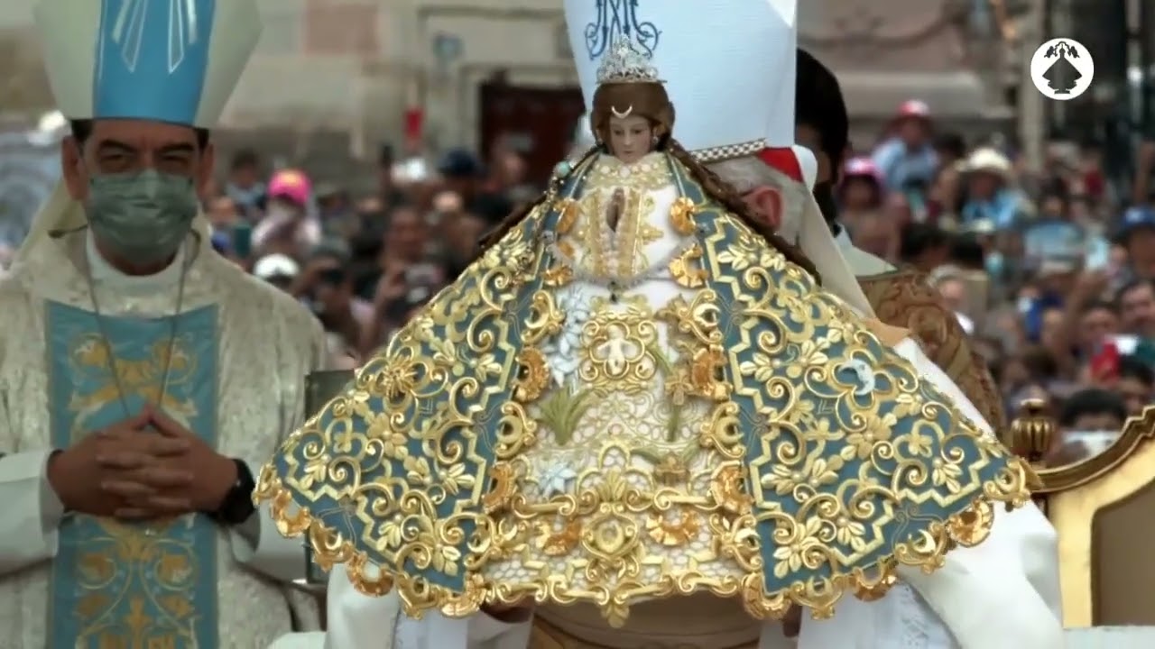 RECIBAN LA BENDICIÓN CON LA VIRGEN DE SAN JUAN DE LOS LAGOS DEL 15 DE AGOSTO DESDE EL ATRIO