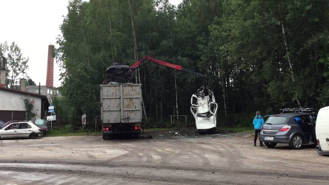 ODJINUD: Odvoz autovraků z provozovny likviduící autovraky Žacléř (Krkonoše), 10.8.2016
