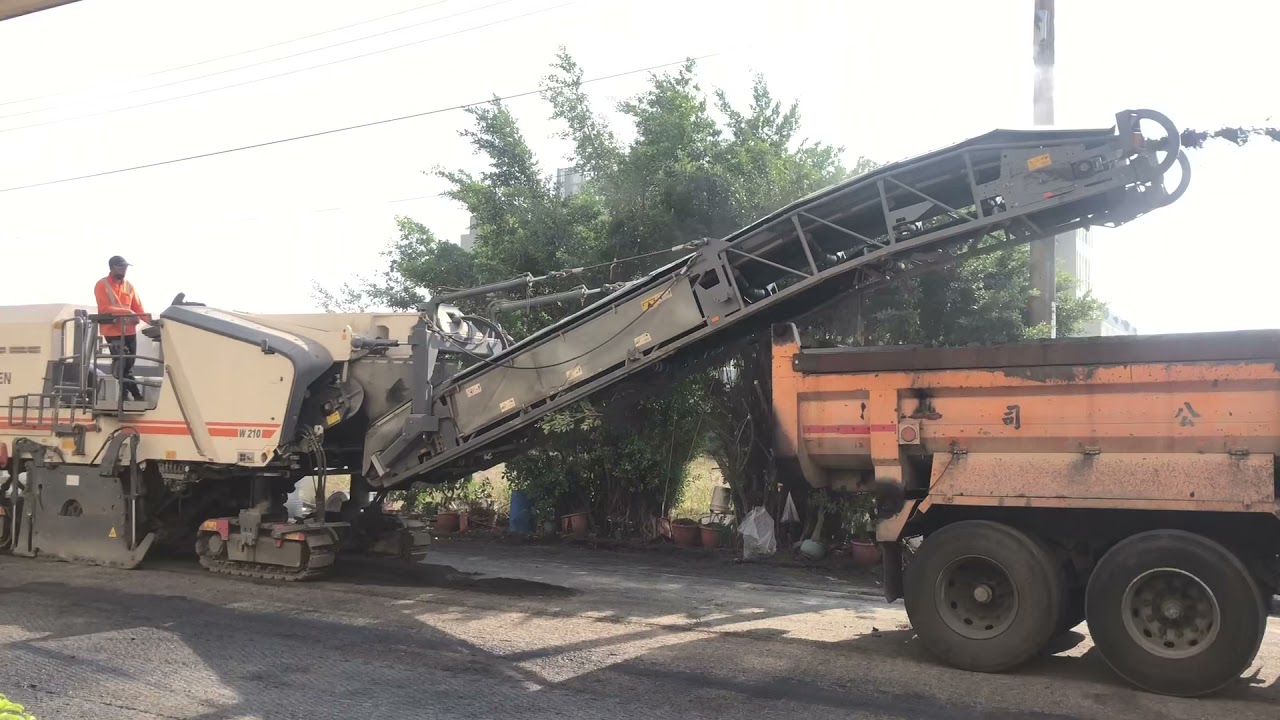 路面刨除重鋪工程 人孔蓋 排水孔 電信電纜孔蓋避讓作業 超快速