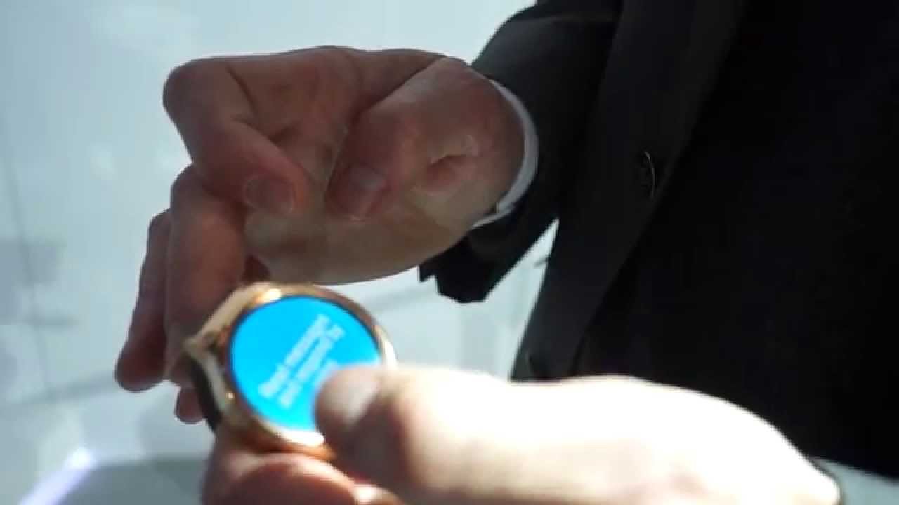 Prise en main de la Huawei Watch _ MWC 2015