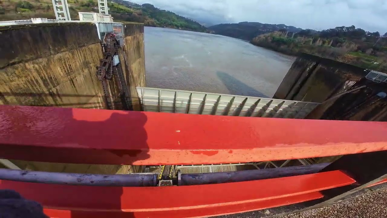 Barragem Carrapatelo descarga