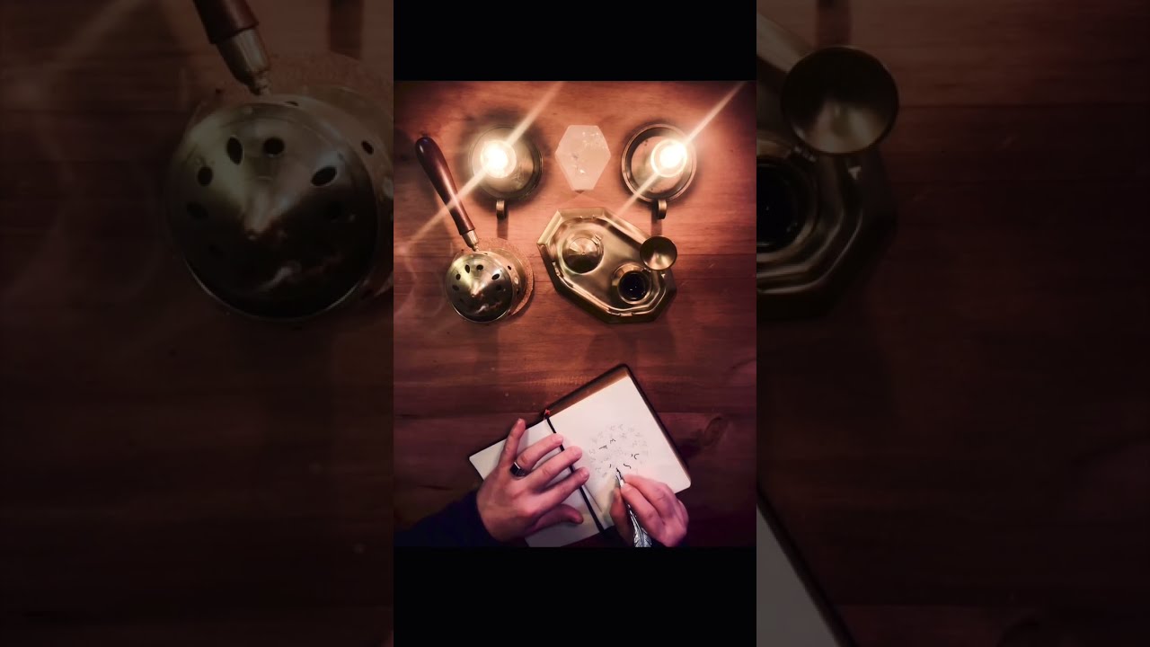 El libro de las sombras (Book of shadows)