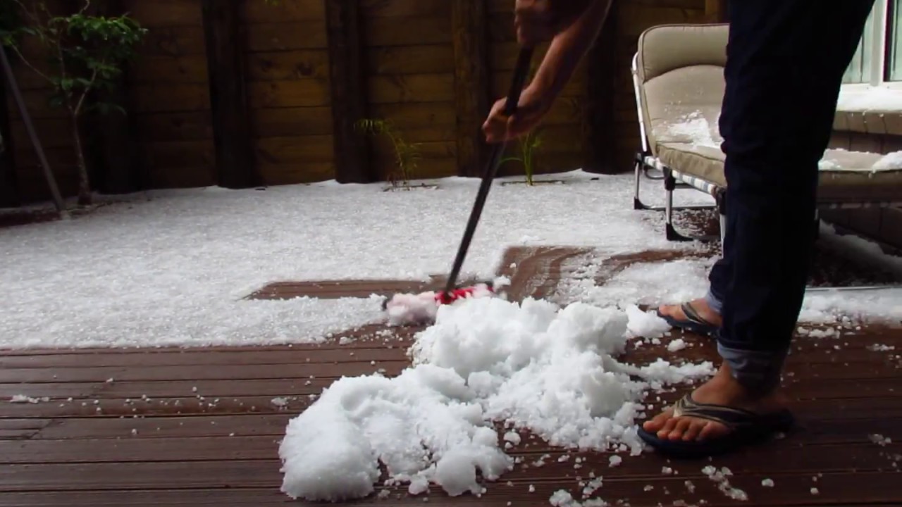 West Auckland - Massive Hailstorm/Graupel and Thunderstorm (31/10/2016)