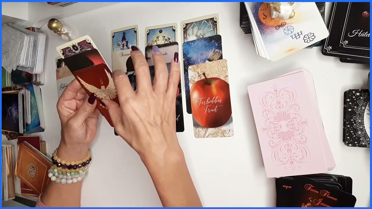 Aklımdaki Kişinin Benimle İlgili Hayalleri Ne? Deste Seçeli Tarot Açılımı