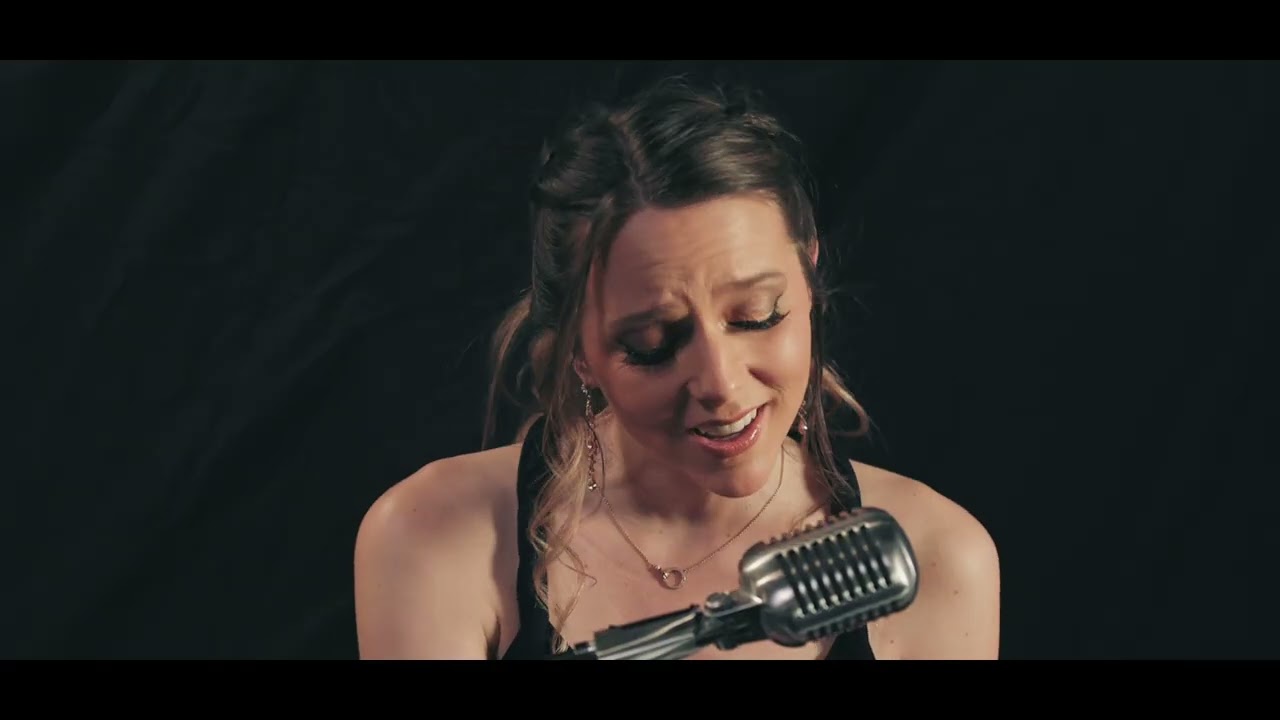 I can't help falling in love - La Belle Vie