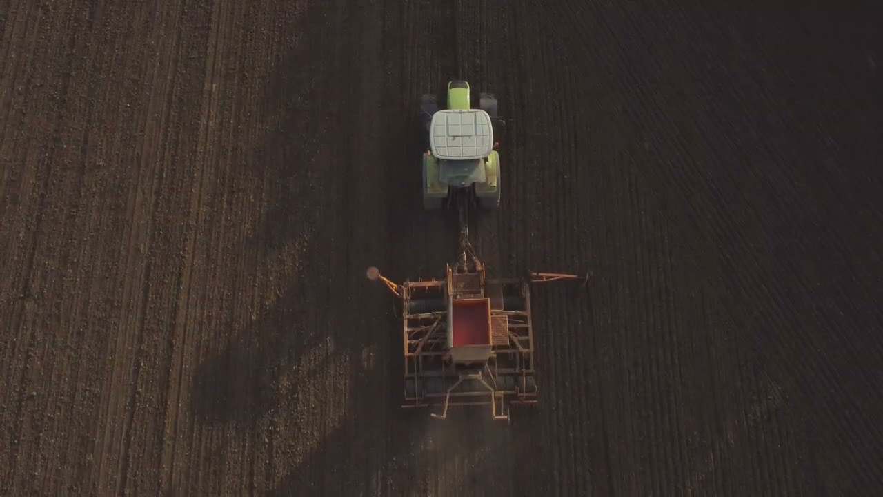 4K Drone Claas Arion 650 with a Simba free flow 4m Drill