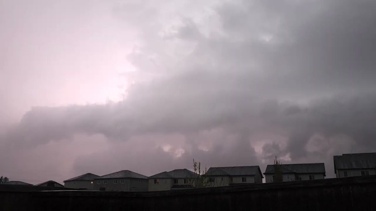 Nimbus Stratus Cloud At Dusk ThunderStrom| 17 May 24! 8:30P.M Manitoba Canada|