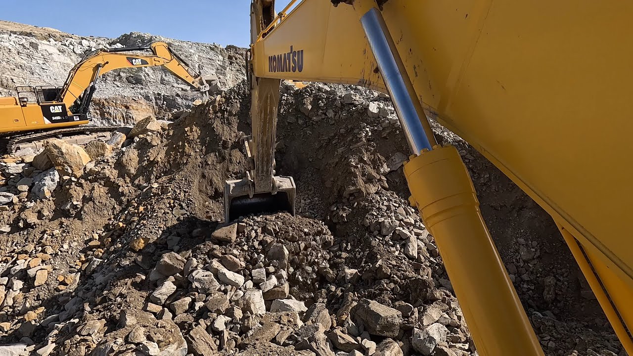 Komatsu Excavator TRUCKS I AM LOADING