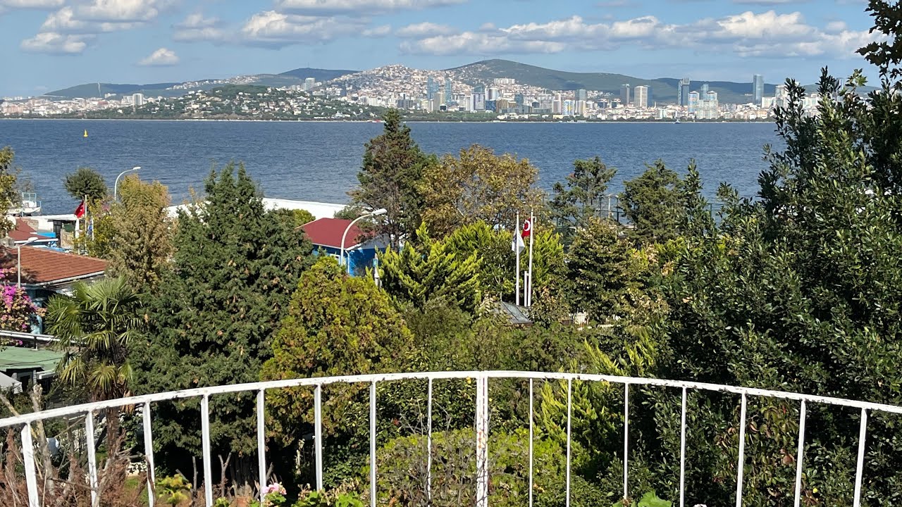 Büyükada Emlak’tan Kumsalda Demize Sıfır, Çatı Katı Daire…11.000.000 Tl