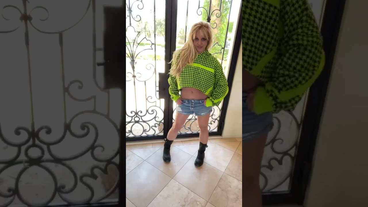 21.04.2022, Britney Spears Instagram Reels, Britney shows off various outfits