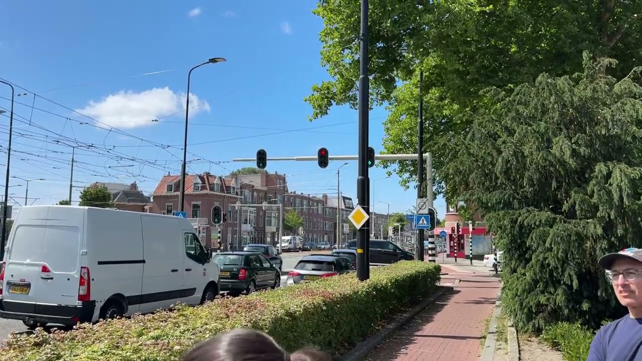 5 minutes at a Dutch traffic signal with transit signal priority