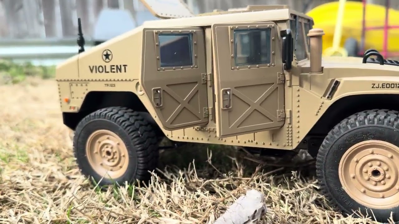 I’ve got to admit JJRC knocked this Humvee out of the park when it comes to details and capability