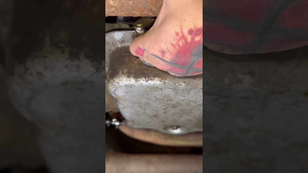 Заменить втулку троса переключения передач и рычаг на грузовиках Chevy/GMC