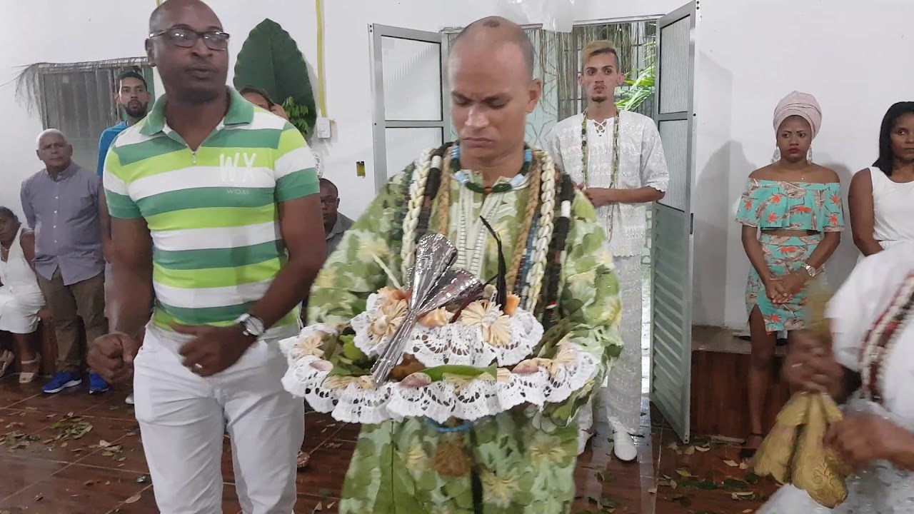 Entrega de Oyê ao dofono Herbert de Yemanjá.