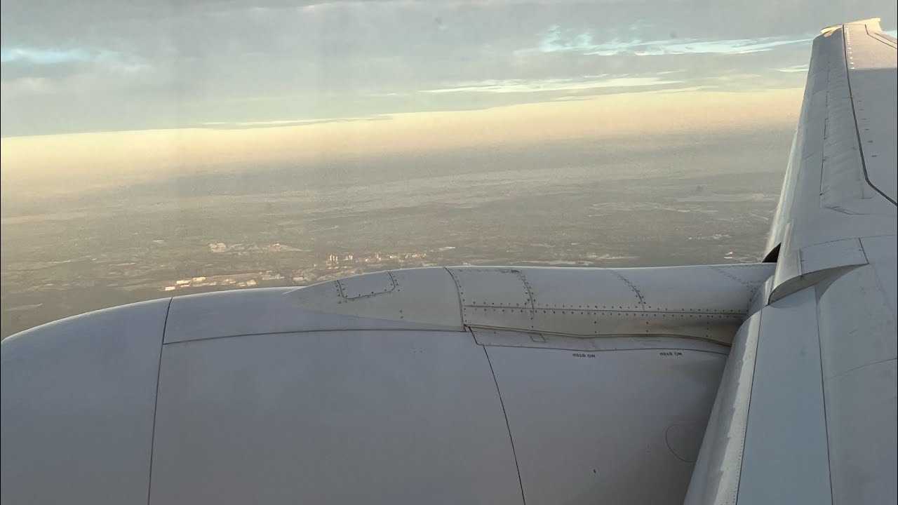 United Airlines Boeing 777-300ER arrival into Sydney SYD (SUNRISE)