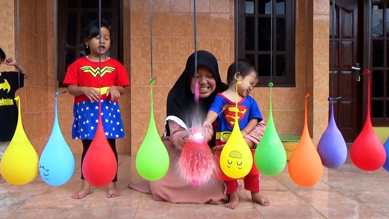 Surprise LOLLIPOP LITTLE PONY & KINDER JOY EGGS Dalam Balon Air, Finger Family Song