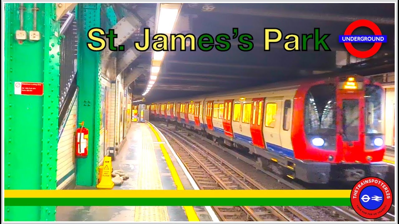 Circle and District Line Trains at St  James's Park Station - London Underground (03/07/2023)