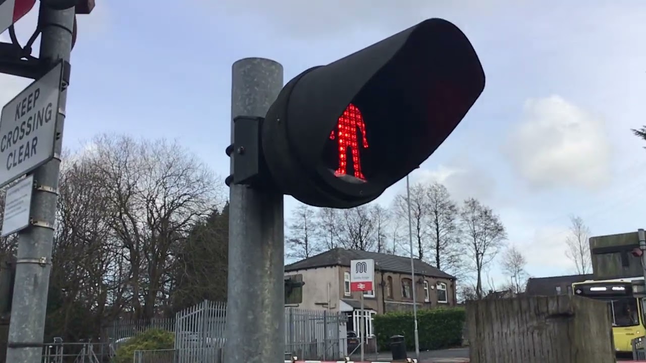 Smithy Bridge LC 14:12h 14/02/2026 - Driver gets in on film! 🤣