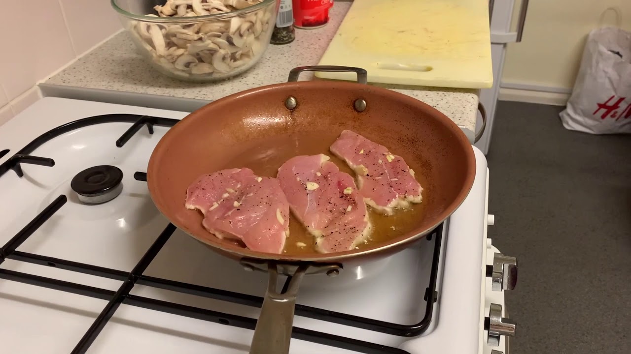 Peito de frango com molho de cogumelos