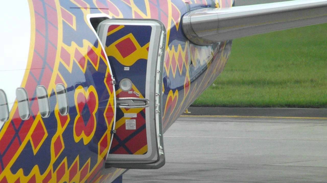 Pramugari Batik Air : Open the Door