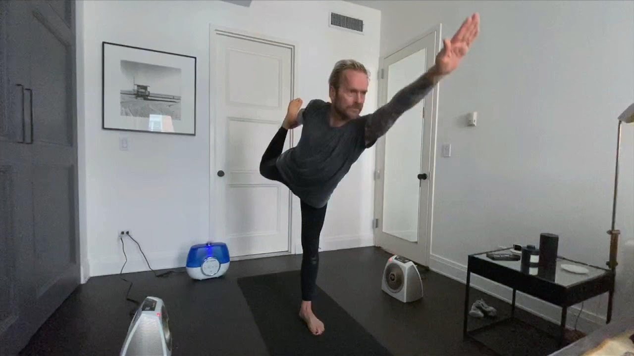 Celebrity Trainer Bob Harper Shares His Daily Quarantine Workout Routine | 