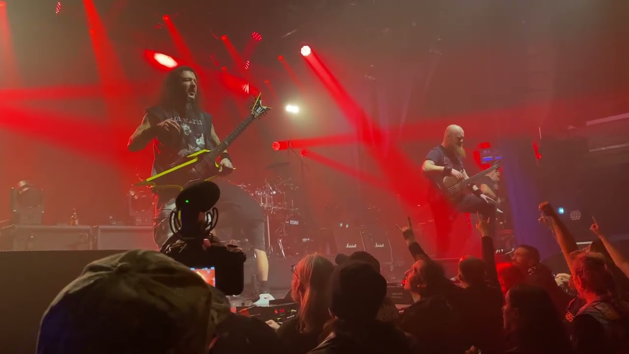 Blood Red Throne : 13 Minutes Live In Paris (02/18/2026 @ La Machine Du Moulin Rouge)