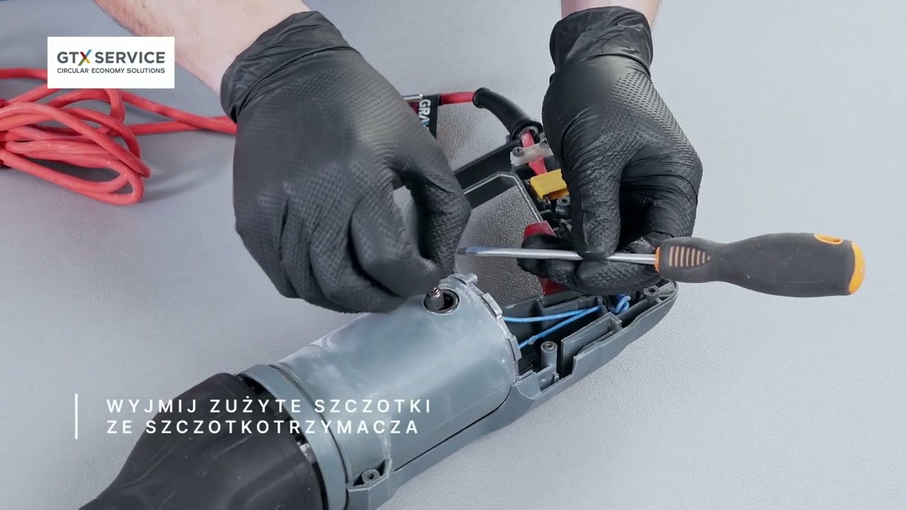 Wymiana szczotek węglowych w pilarce szablastej