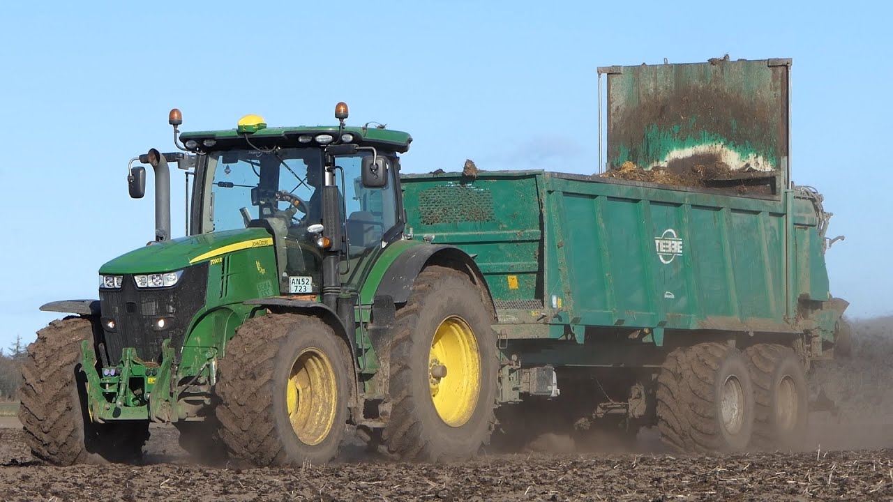 John Deere 7290R in the field spreading solid manure w/ TEBBE Muck Spreader | Danish Agriculture