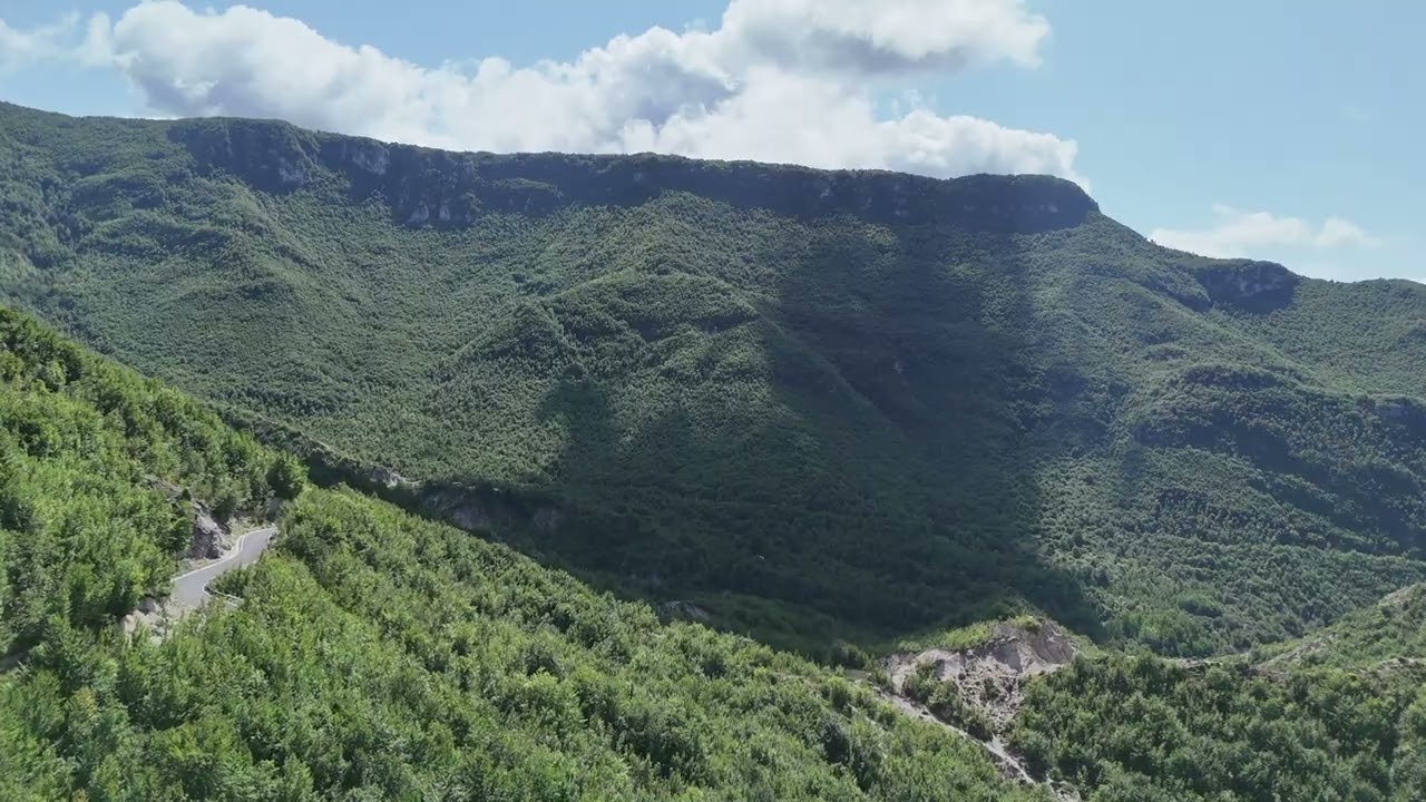 Parco Naturale dei Monte Simbruini  (Lazio, Italia )  drone fly by Juan