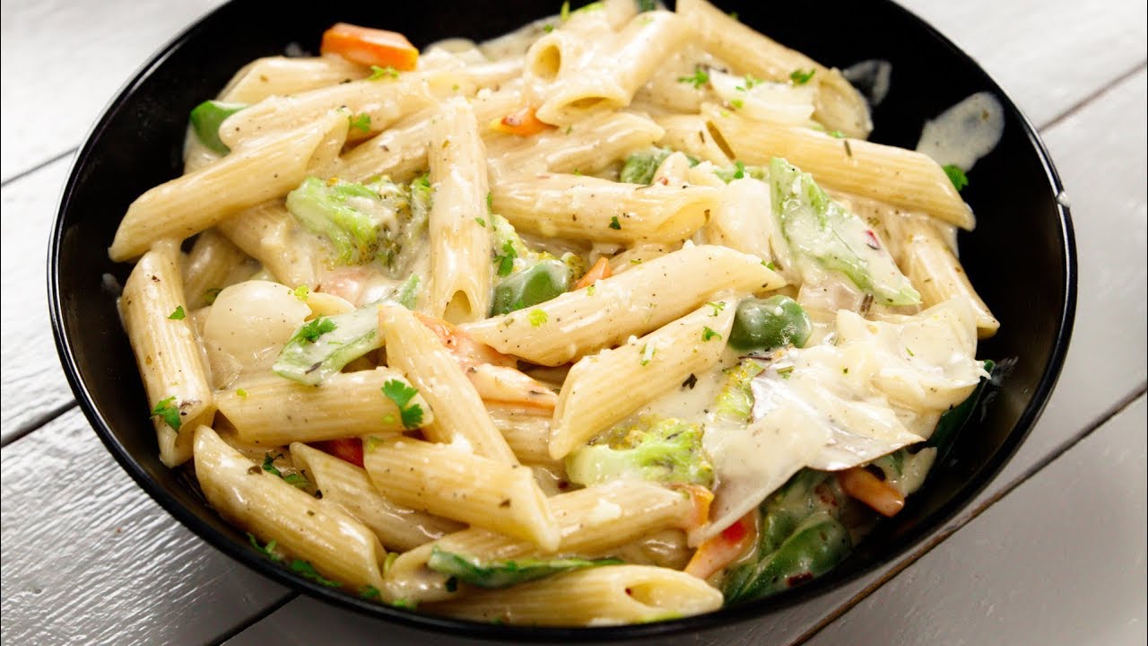 white sauce pasta की सबसे अनोखी रेसिपी - पास्ता वाइट सॉस में recipe - cookingshooking
