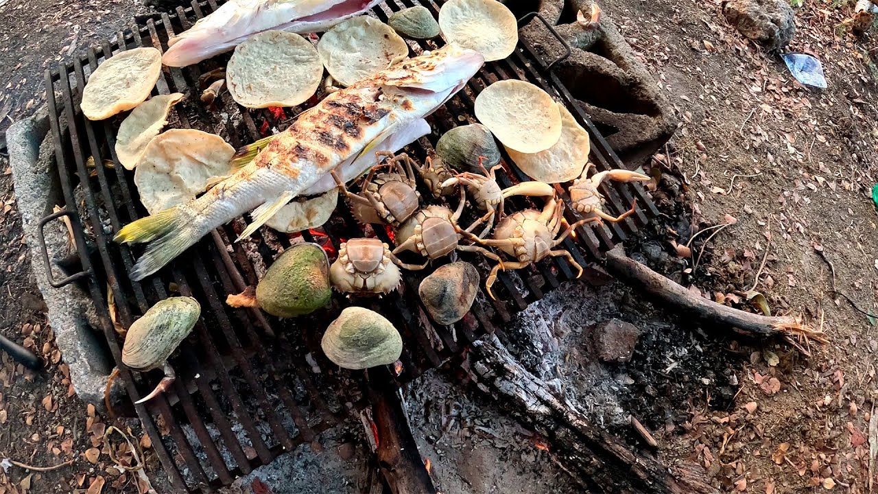 Atrapando Cangrejos En Las Corrientes De Hermoso Rio Cocina y Asado