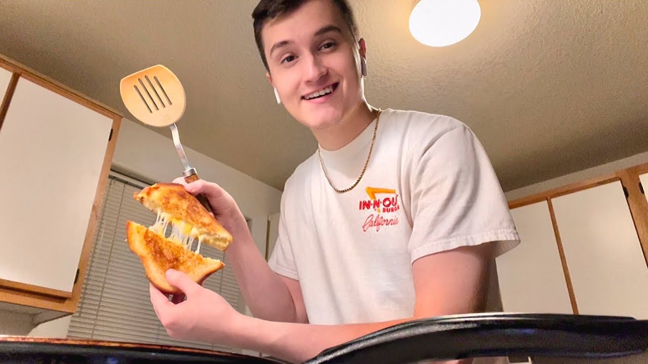 [ASMR] Cooking & Eating Grilled Cheese With Me 🧀💤